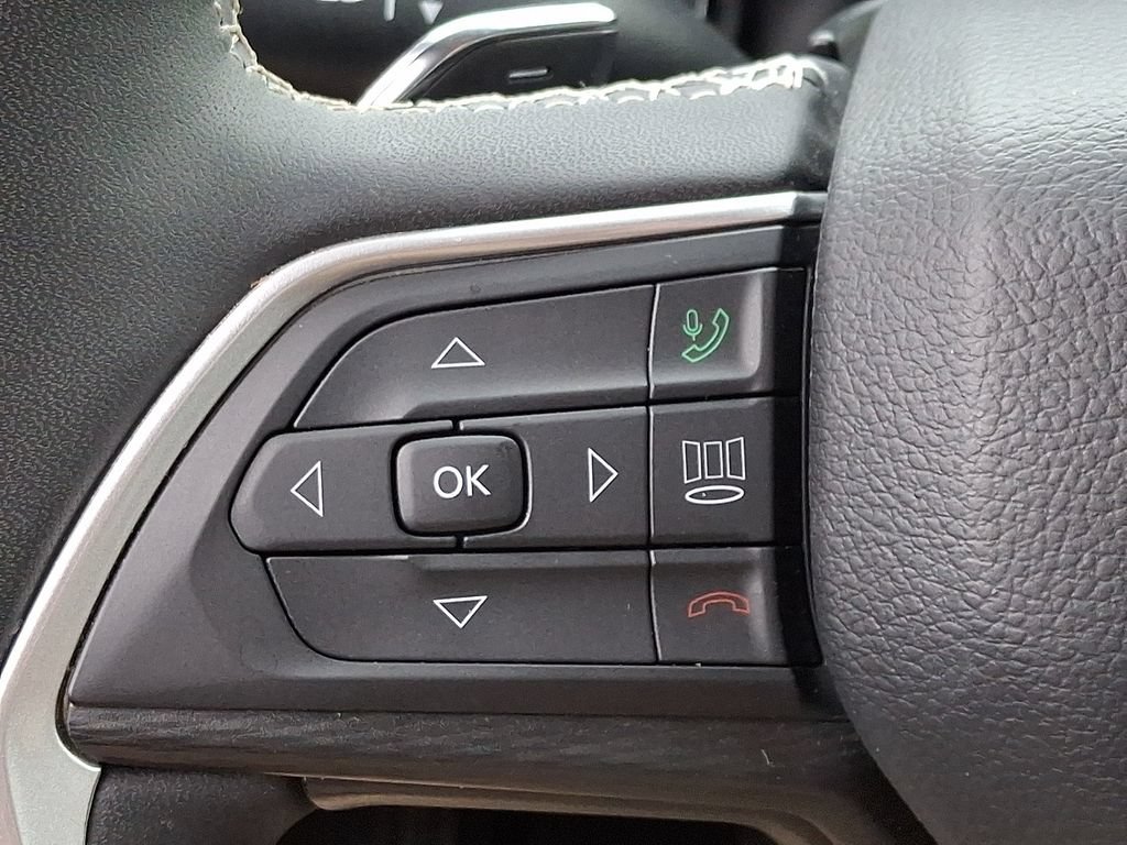 Used 2023 Jeep Grand Cherokee Laredo w/ Luxury Tech Group I AWD/4WD image 20