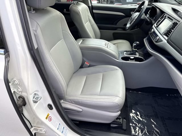 Used 2016 Toyota Highlander XLE AWD/4WD image 9
