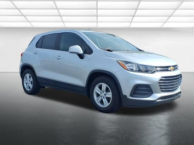Used 2020 Chevrolet Trax LS w/ Tint and Cruise Package FWD image 9