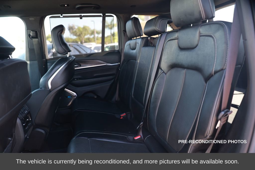 Used 2023 Jeep Grand Cherokee Overland w/ Advanced Protech Group III image 32