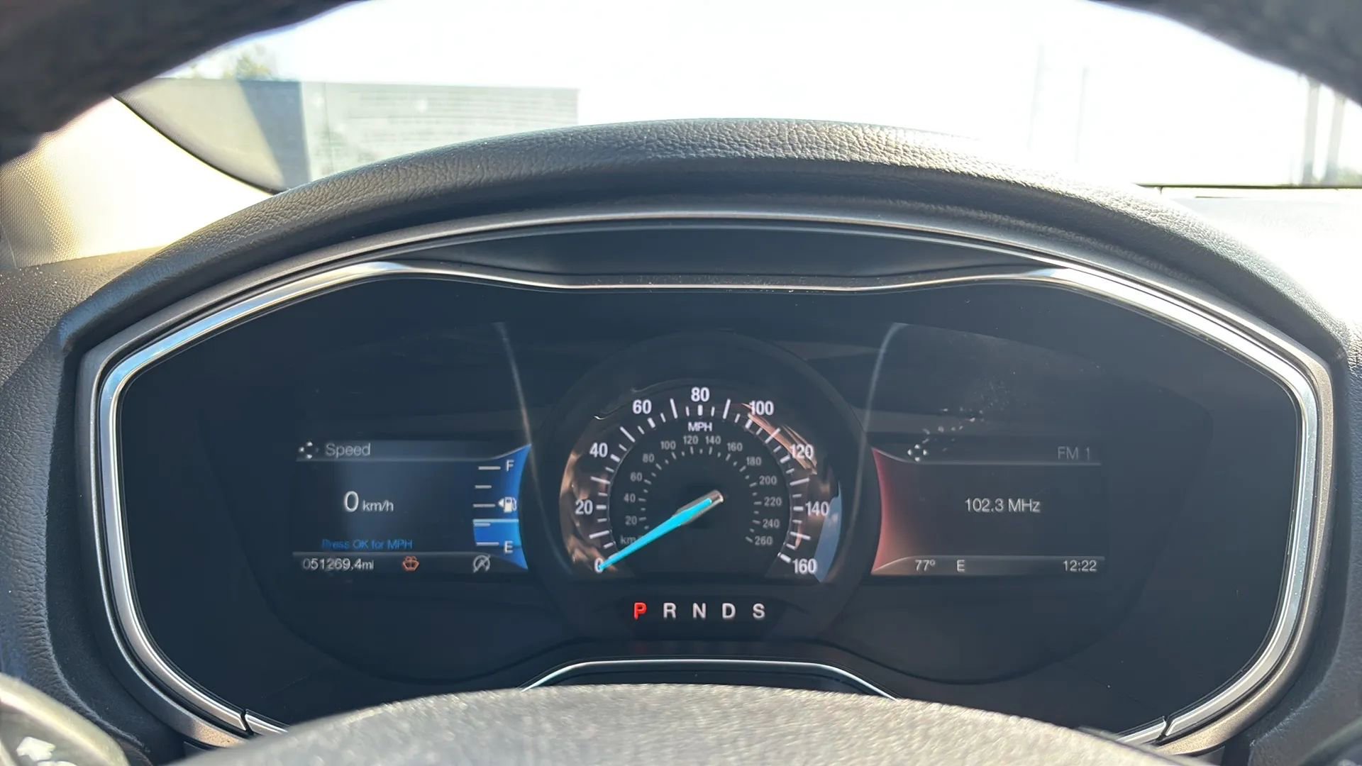 Used 2017 Ford Fusion SE w/ Fusion SE Technology Package image 3