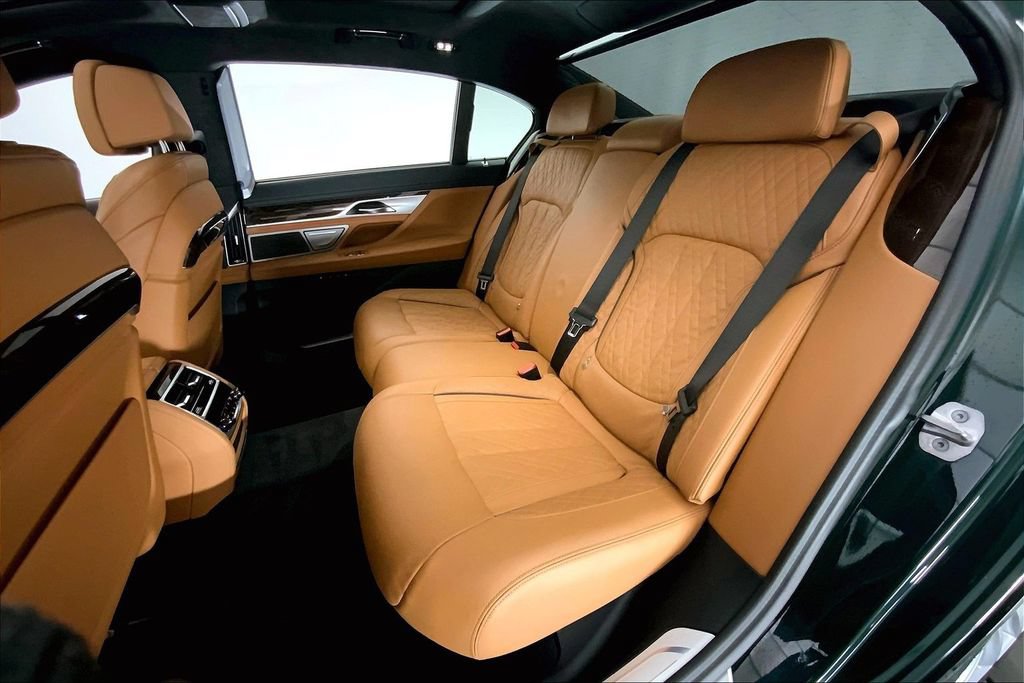 Used 2022 BMW 750i xDrive w/ Luxury Rear Seating Package AWD/4WD image 14