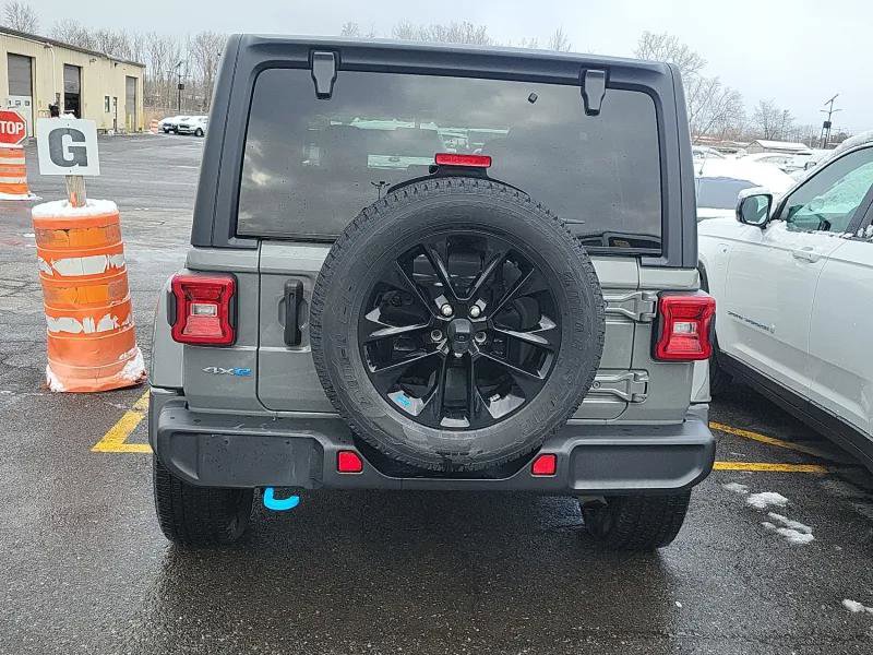 Used 2023 Jeep Wrangler Unlimited Sahara w/ Cold Weather Group AWD/4WD image 5