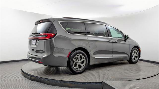 Used 2023 Chrysler Pacifica Limited image 8