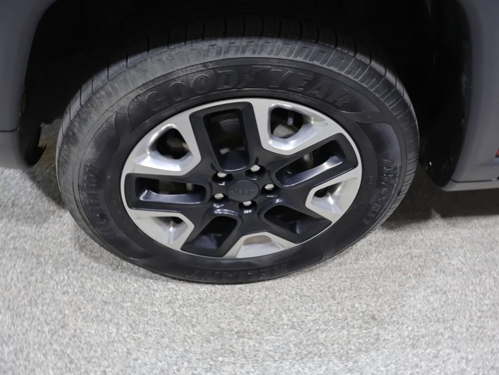 Used 2018 Jeep Compass Trailhawk w/ Cold Weather Group AWD/4WD image 9