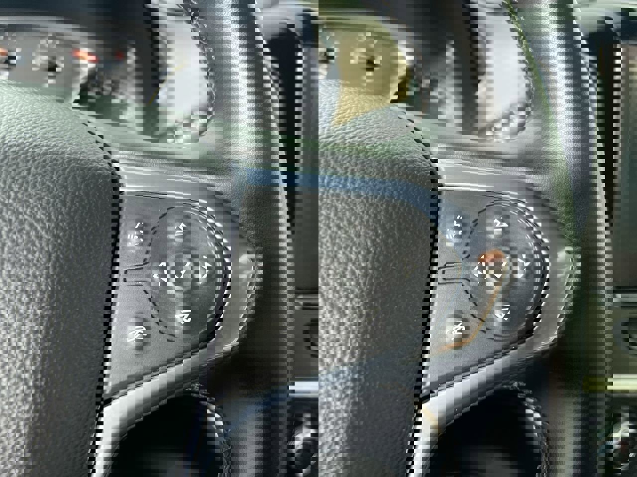 Used 2023 Chevrolet Traverse LT image 17