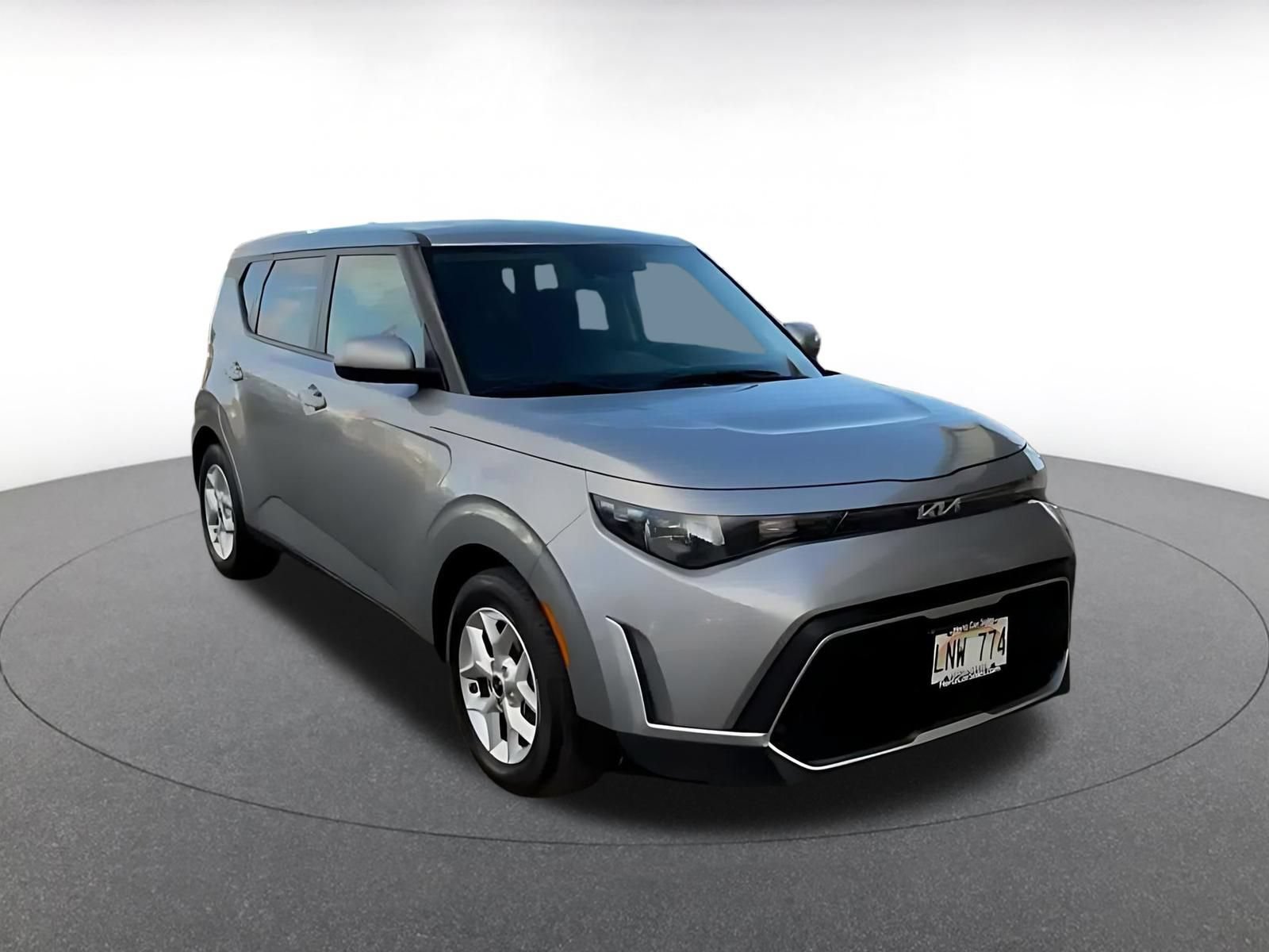 Used 2025 Kia Soul LX w/ LX Technology Package FWD image 3