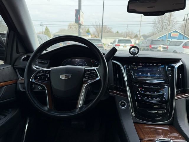 Used 2016 Cadillac Escalade ESV Luxury image 9