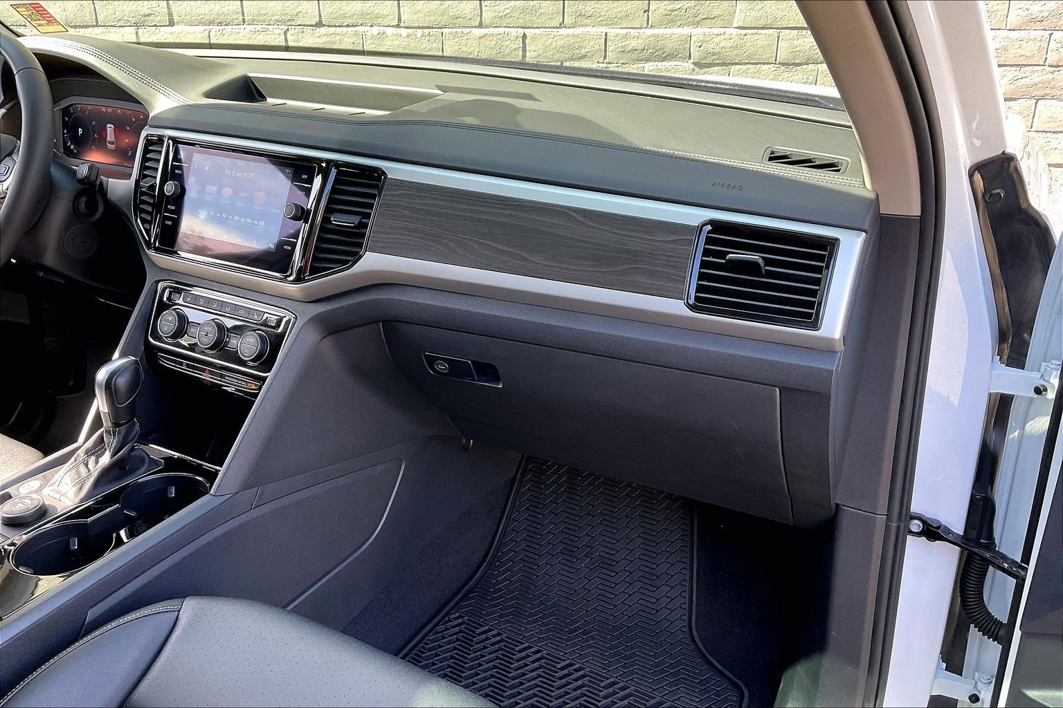 Certified 2023 Volkswagen Atlas SE w/ Panoramic Sunroof Package AWD/4WD image 16