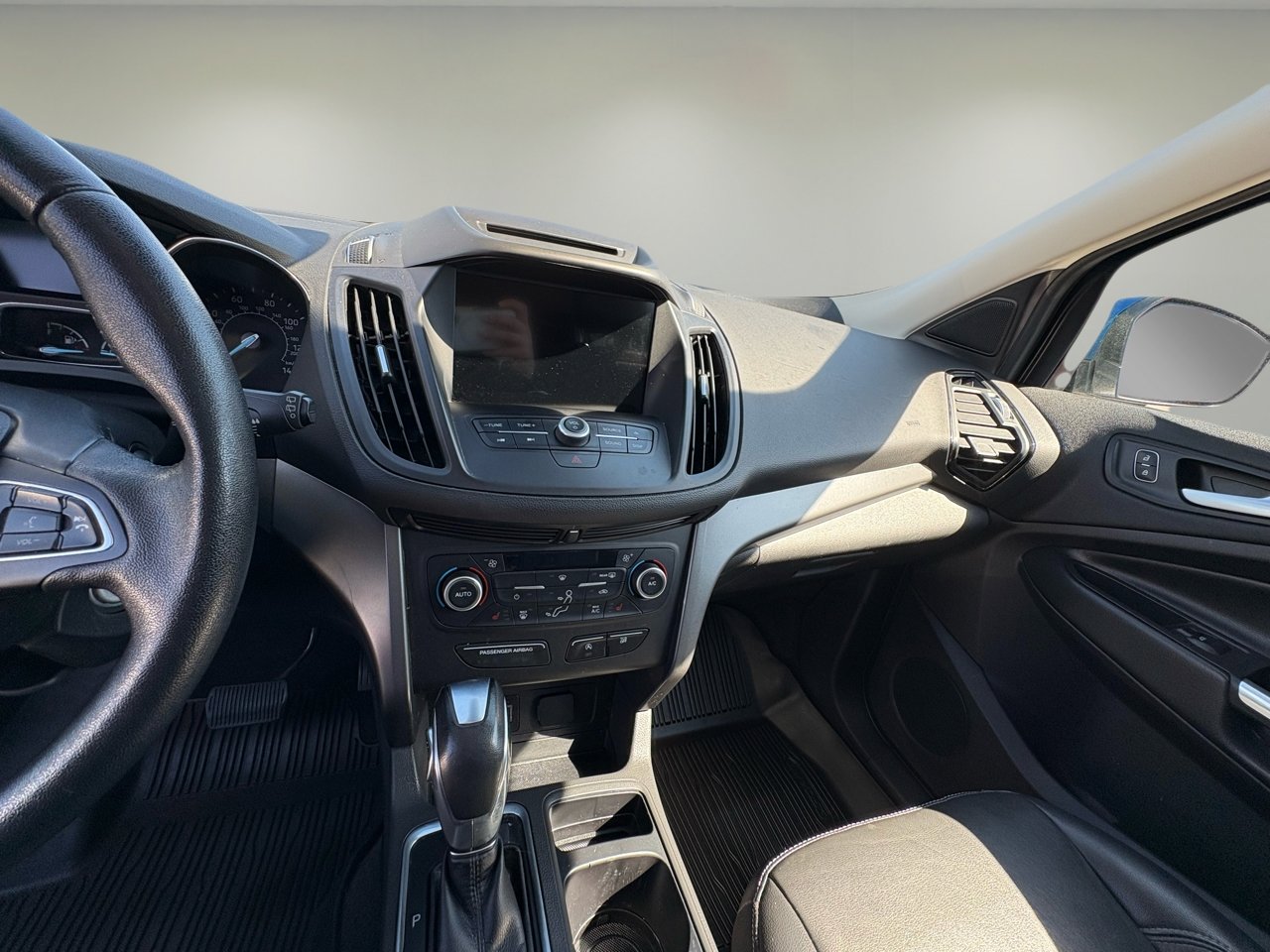 Used 2018 Ford Escape SEL w/ Ford Safe & Smart Package image 25