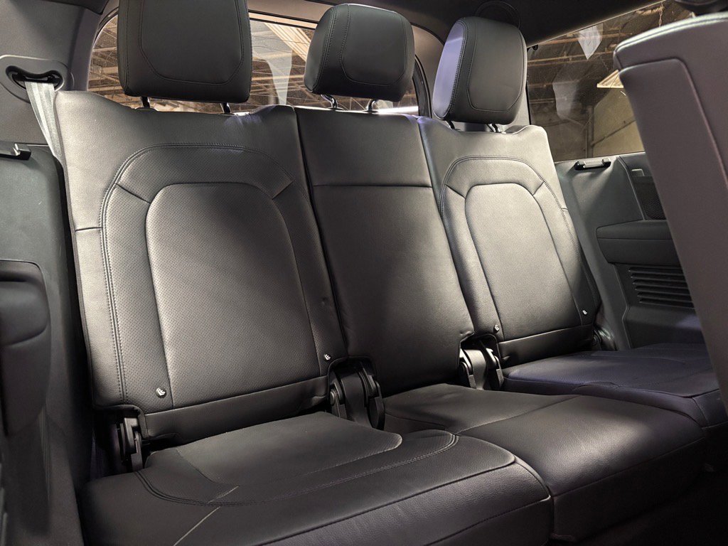 Used 2023 Land Rover Defender 130 X-Dynamic SE image 40