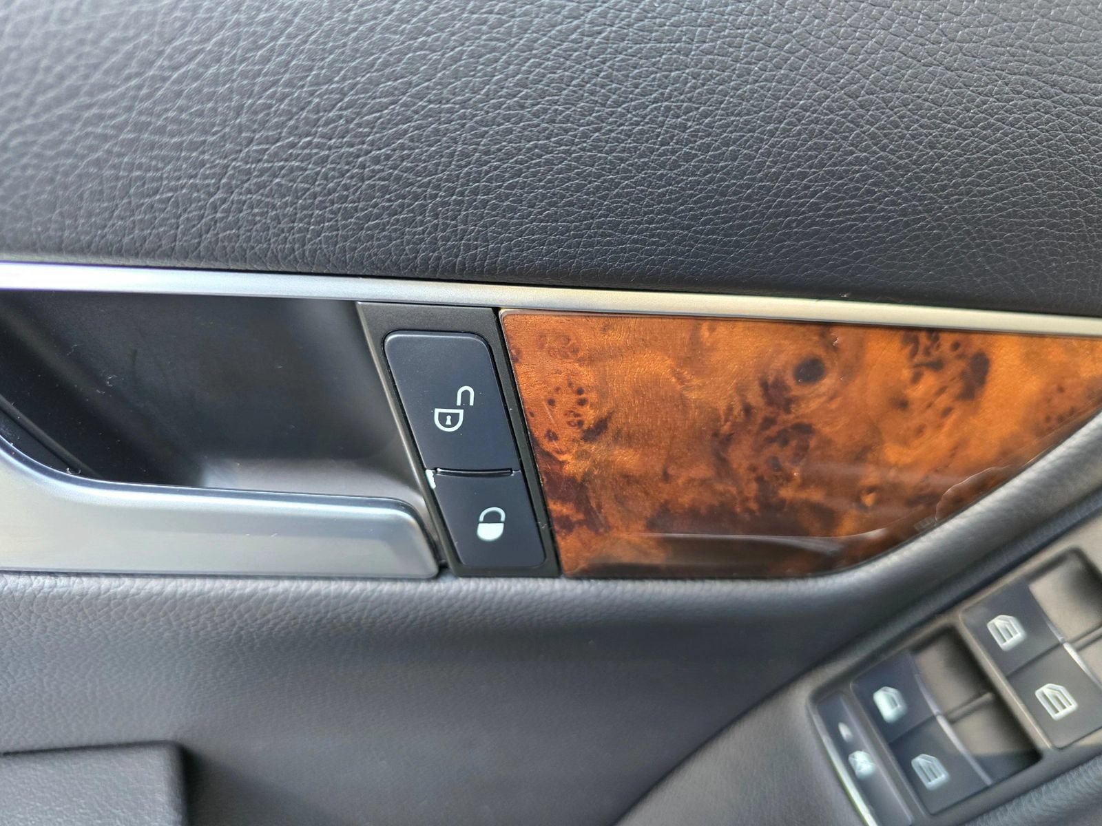 Used 2013 Mercedes-Benz C 300 4MATIC Sedan image 24
