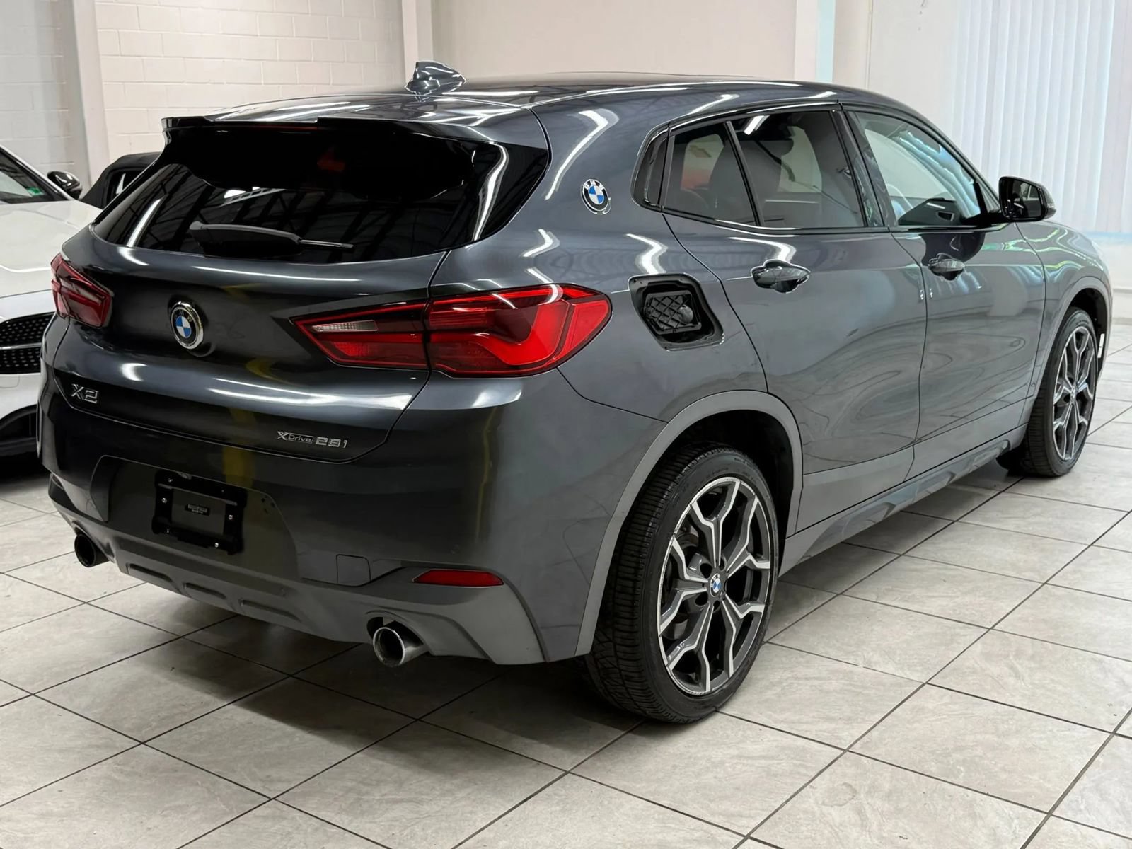 Used 2018 BMW X2 xDrive28i w/ M SportX Package AWD/4WD image 9