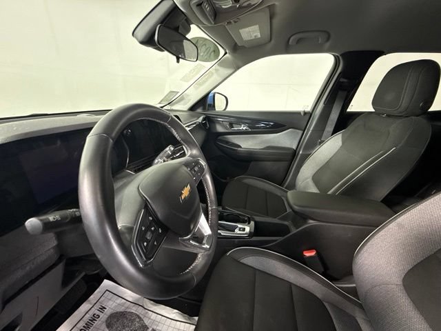 Used 2024 Chevrolet TrailBlazer LT w/ LT Cold Weather Package FWD image 19