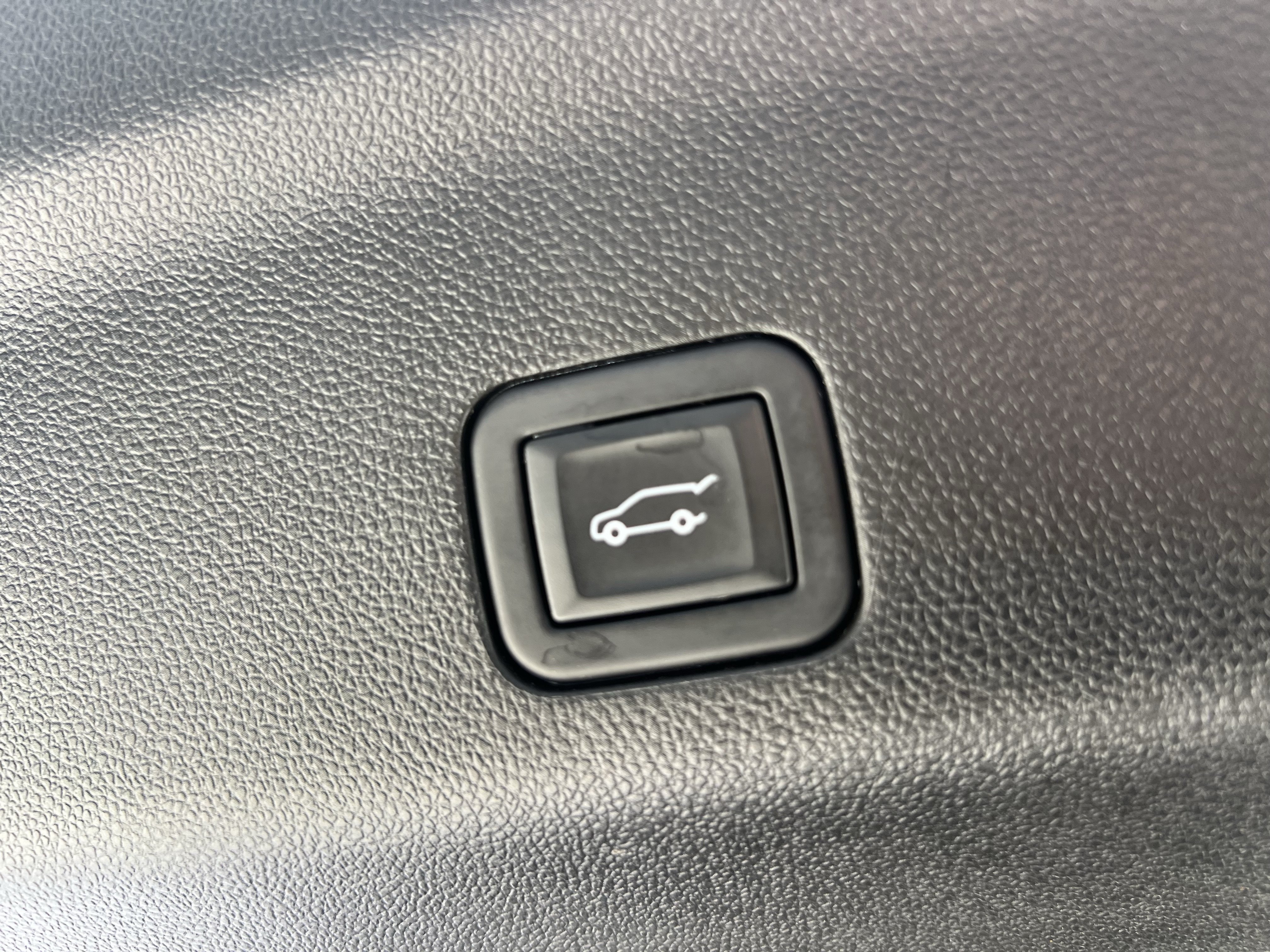 Used 2023 GMC Yukon XL Denali Ultimate AWD/4WD image 33