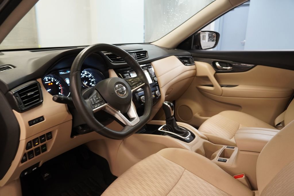 Used 2017 Nissan Rogue SV image 7