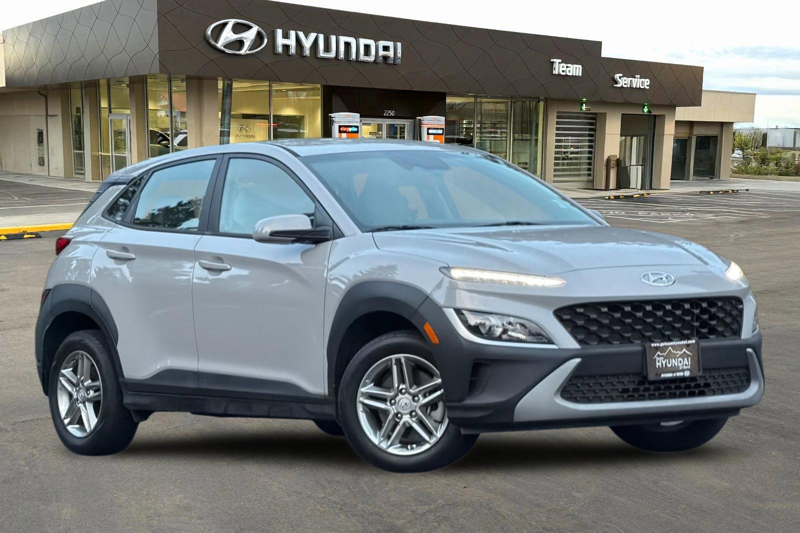 Used 2022 Hyundai Kona SE image 2