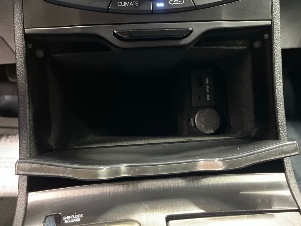 Used 2013 Hyundai Azera w/ Technology Pkg FWD image 30