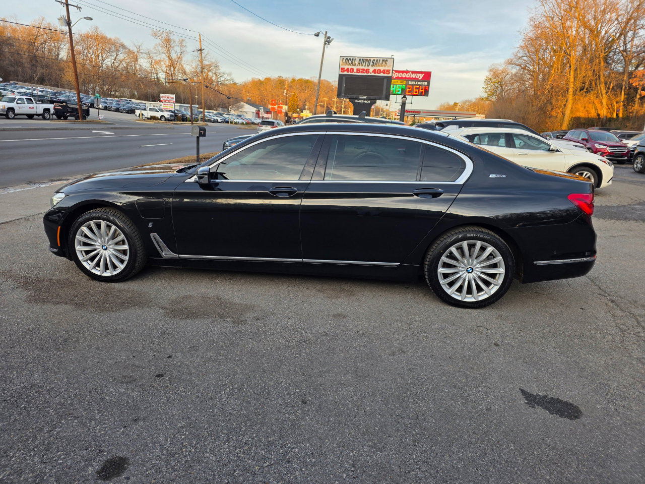 Used 2017 BMW 740e xDrive AWD/4WD image 8