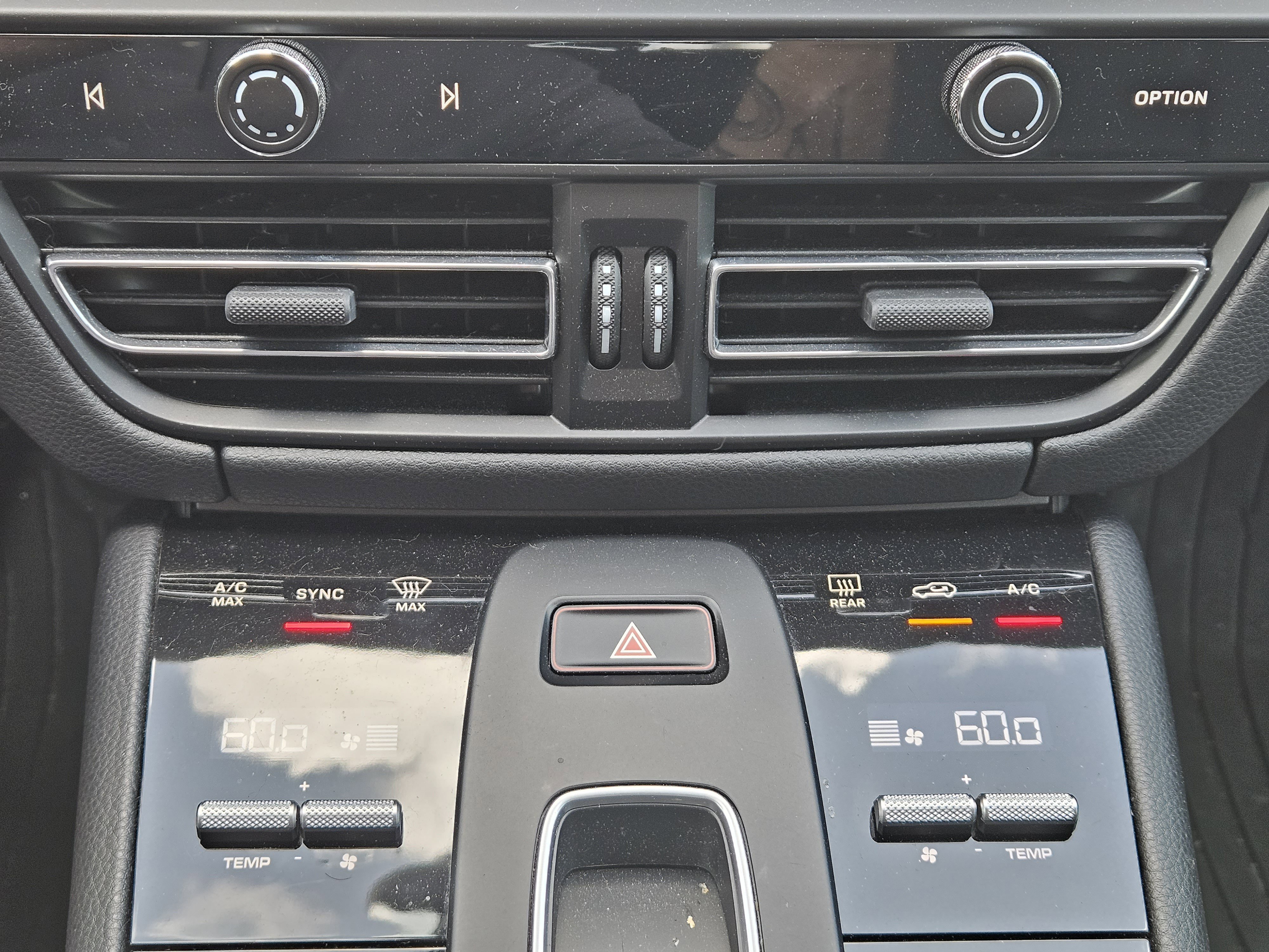 Used 2023 Porsche Macan S image 19