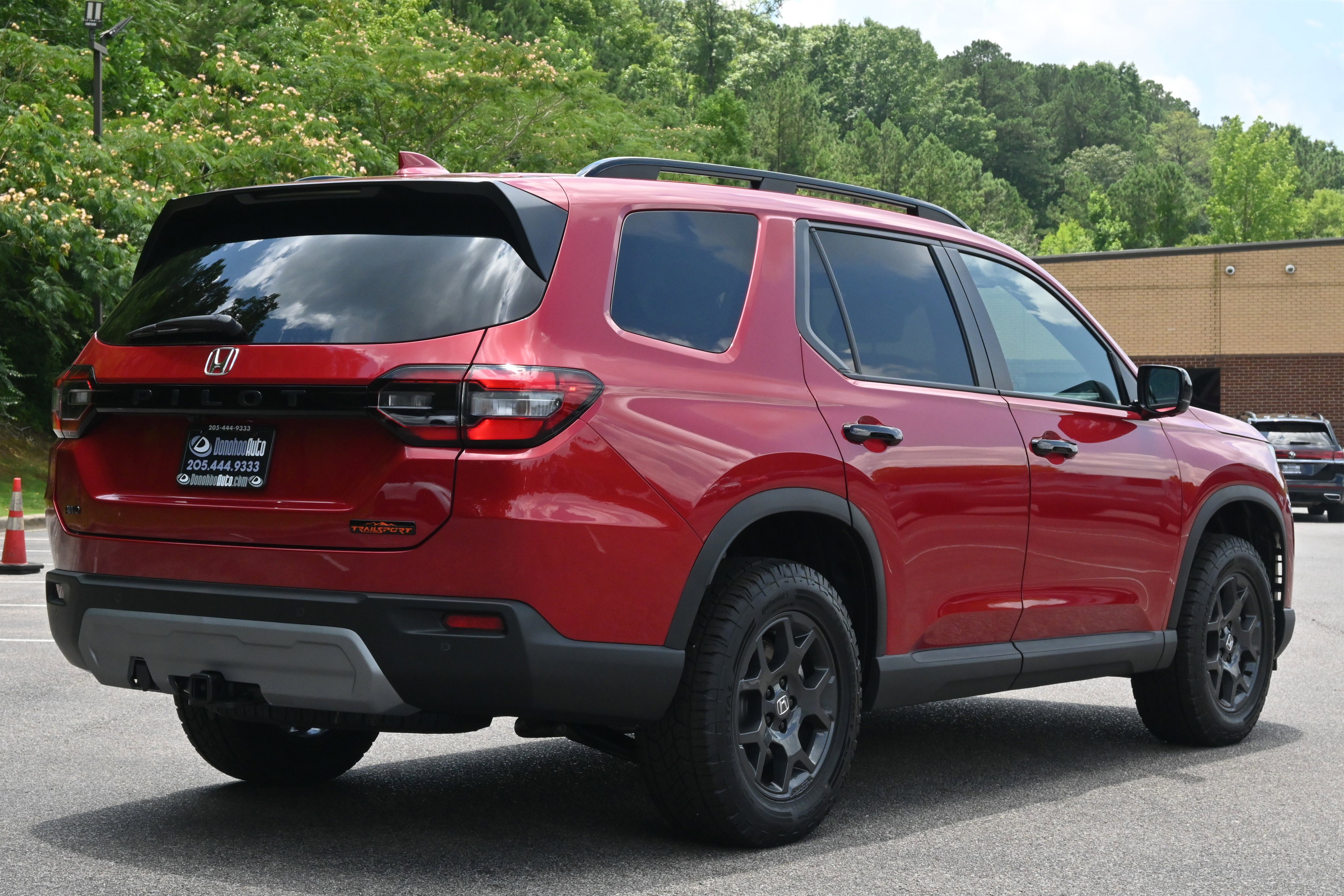 Used 2025 Honda Pilot TrailSport image 9