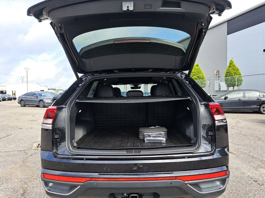 New 2026 Volkswagen Atlas Cross Sport SE FWD image 26