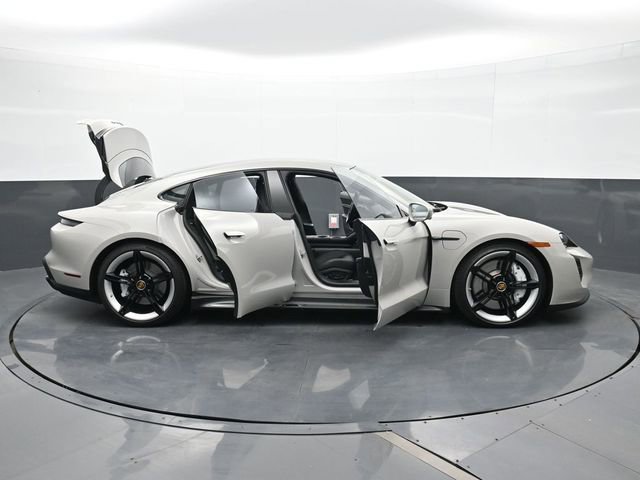Certified 2024 Porsche Taycan GTS image 33