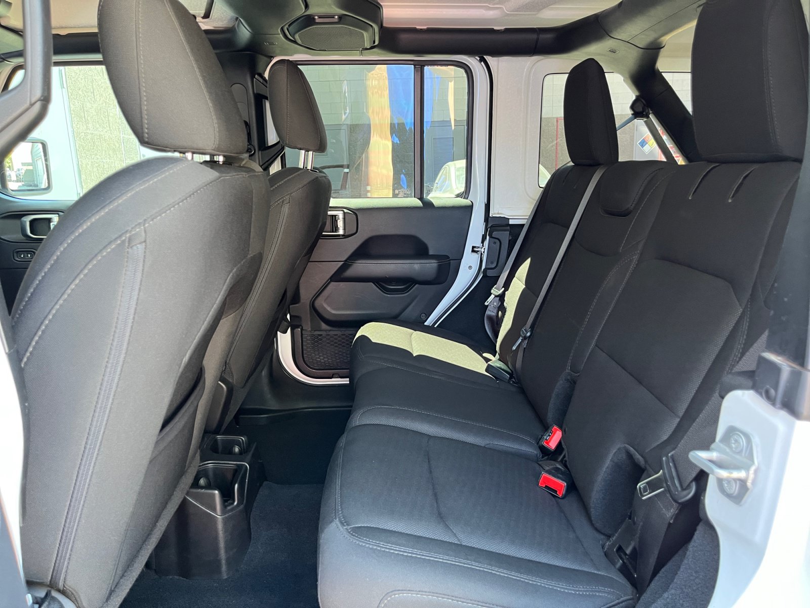 Used 2018 Jeep Wrangler Unlimited Sahara AWD/4WD image 25