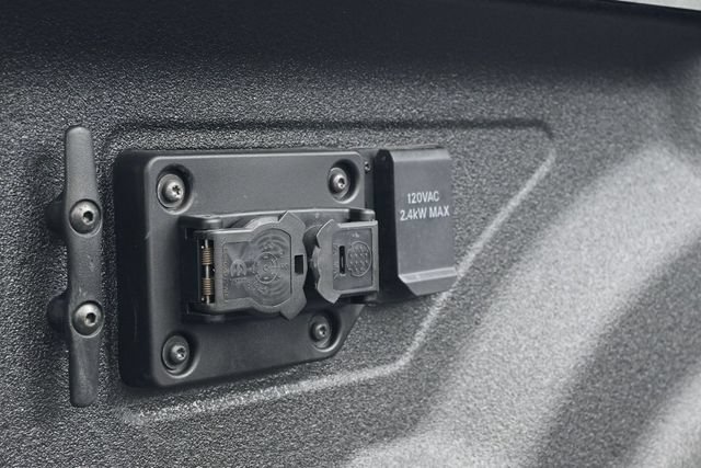 New 2026 RAM 3500 Laramie AWD/4WD image 18