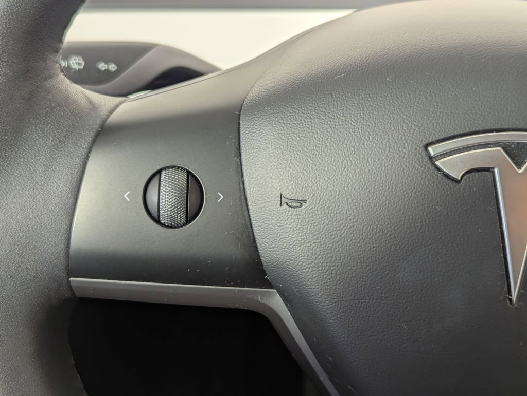 Used 2022 Tesla Model Y Long Range image 7