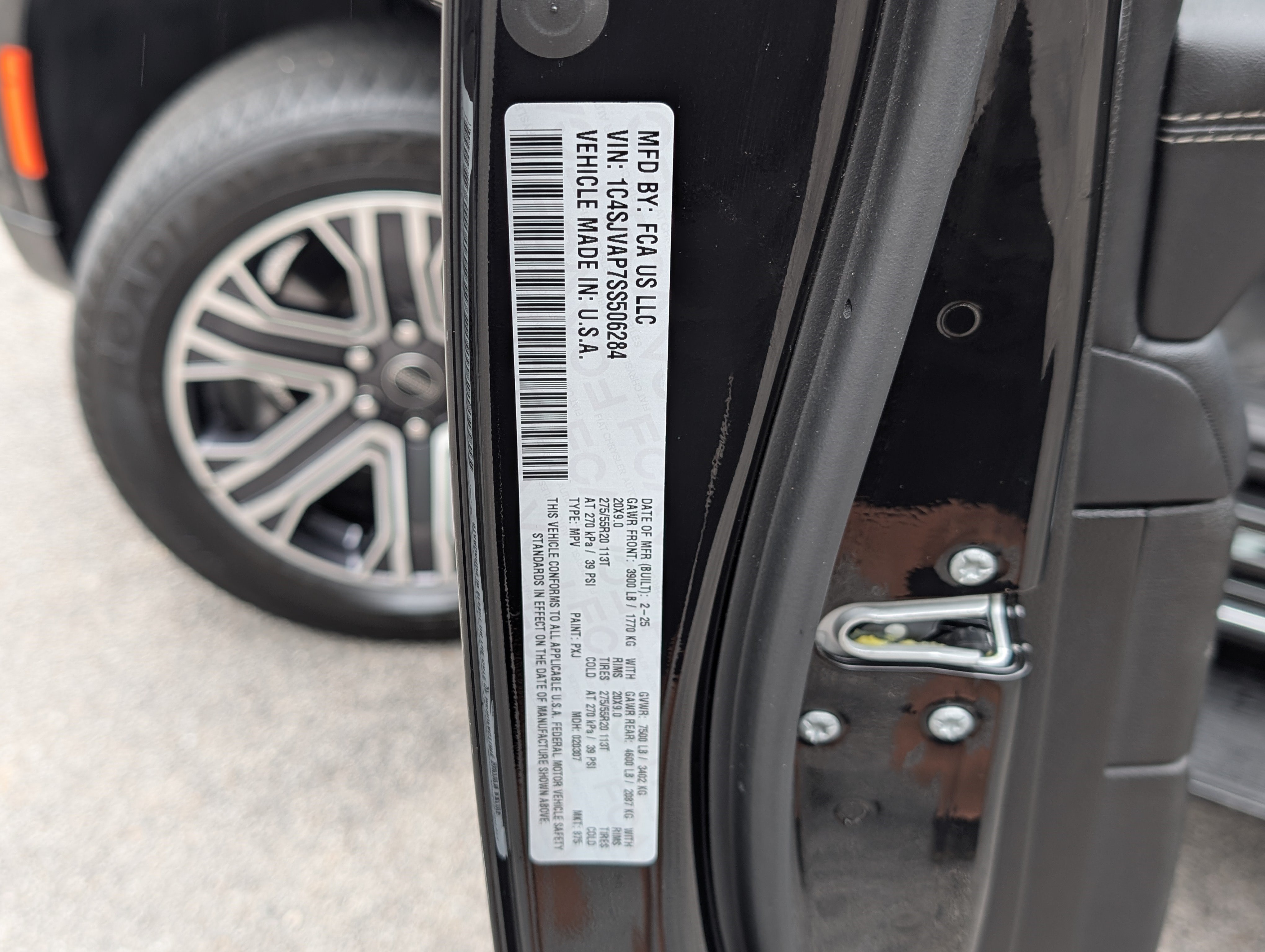 Used 2025 Jeep Wagoneer 4WD image 38