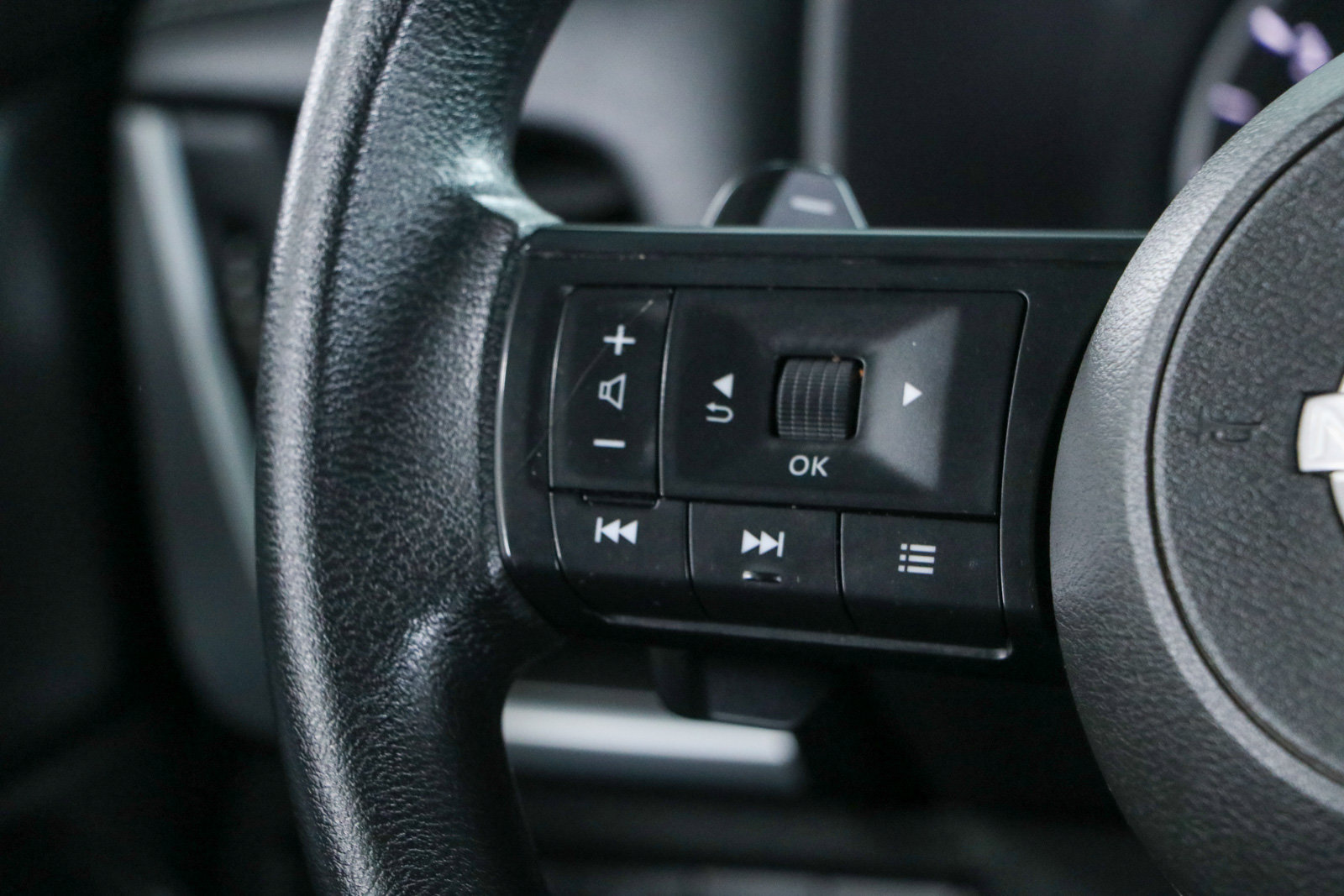 Used 2024 Nissan Rogue SV FWD image 13