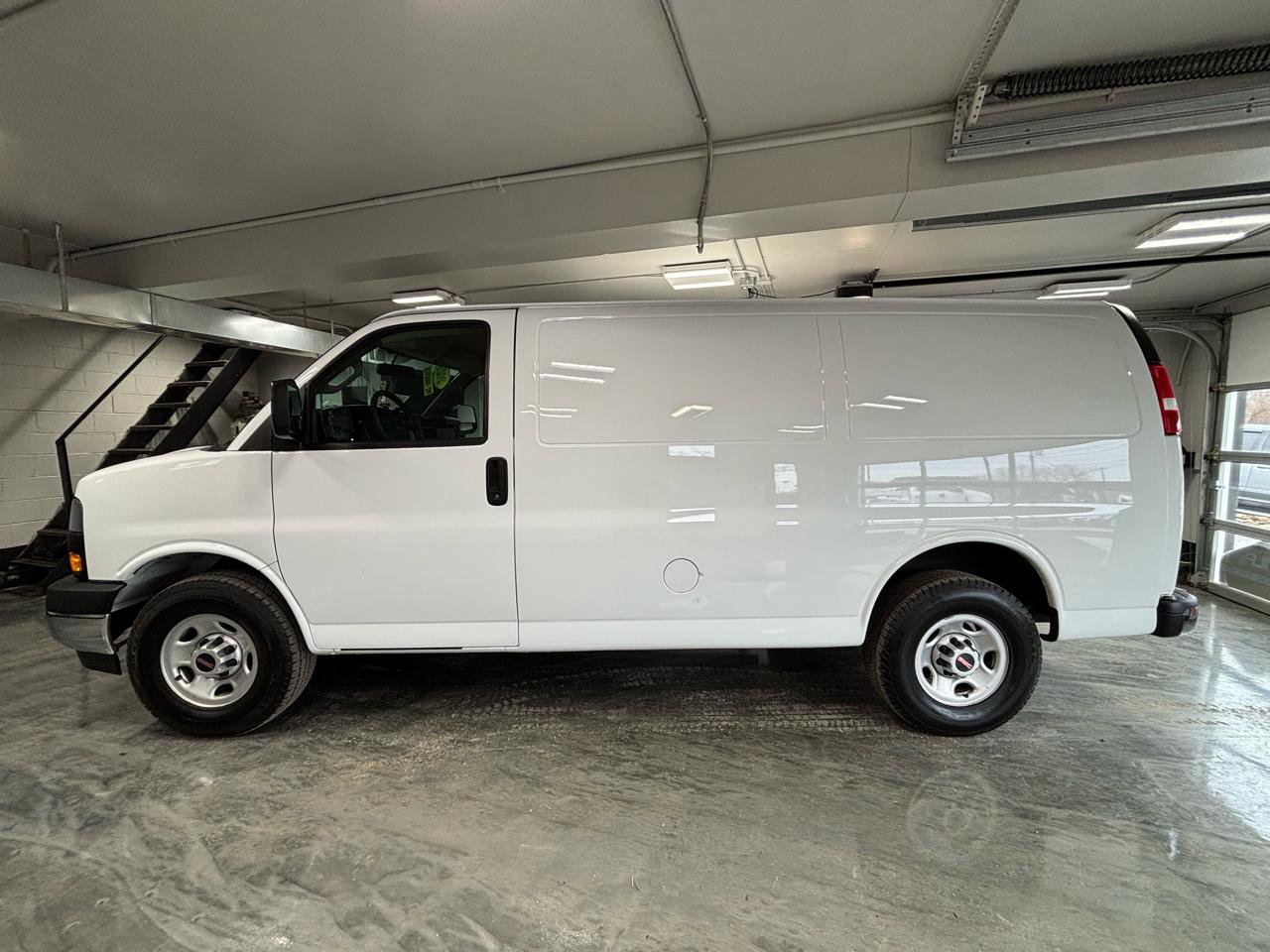 Used 2021 GMC Savana 2500 w/ Driver Convenience Package RWD image 6