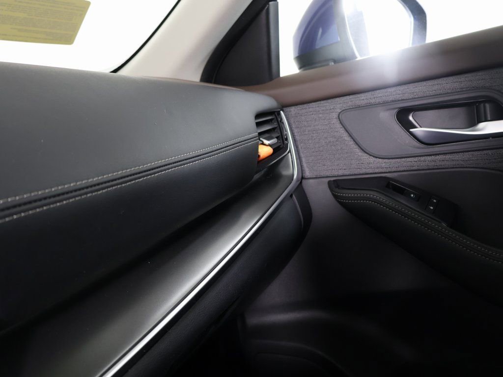 Used 2022 Nissan Rogue SV image 8