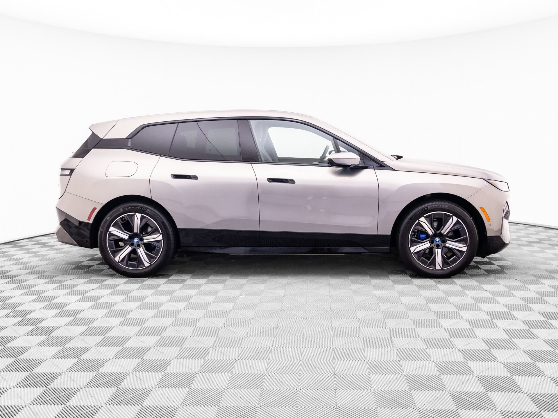 Certified 2024 BMW iX xDrive50 w/ Premium Package AWD/4WD image 6