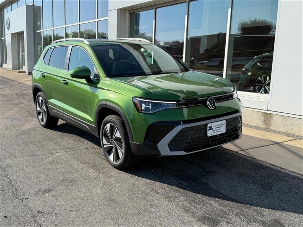 New 2025 Volkswagen Taos SE image 1