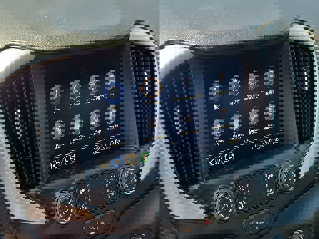 Used 2023 GMC Terrain SLT image 27