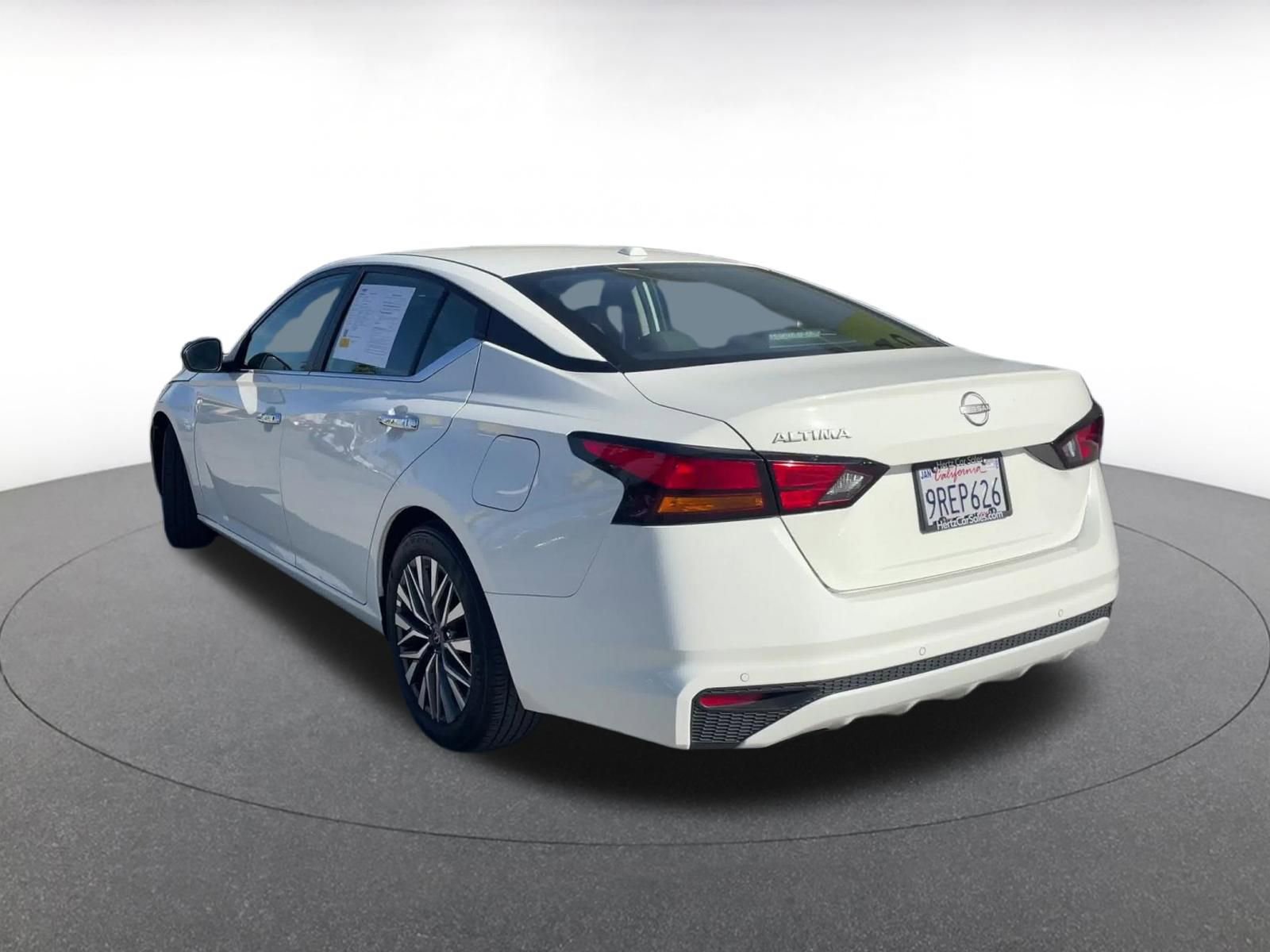 Used 2025 Nissan Altima 2.5 SV FWD image 11