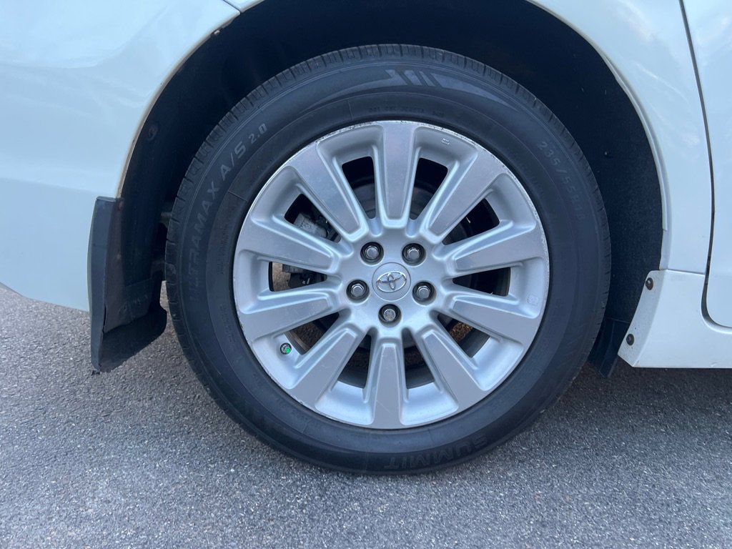 Used 2014 Toyota Sienna Limited w/ Limited Premium Package image 39