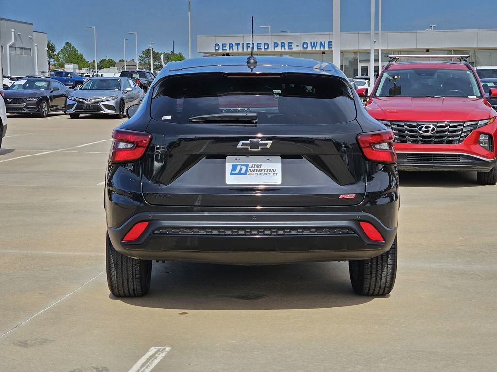 Used 2025 Chevrolet Trax RS w/ Sunroof Package FWD image 8