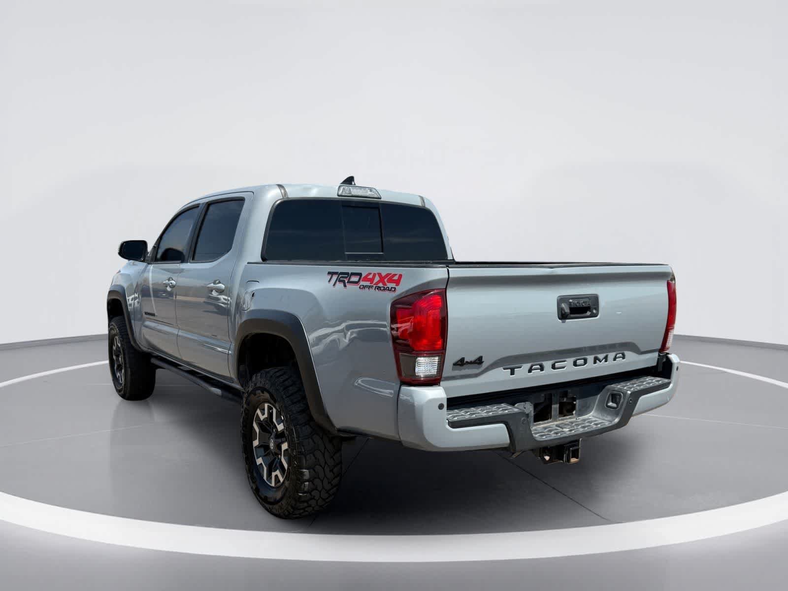 Used 2018 Toyota Tacoma TRD Off-Road w/ Technology Package AWD/4WD image 3