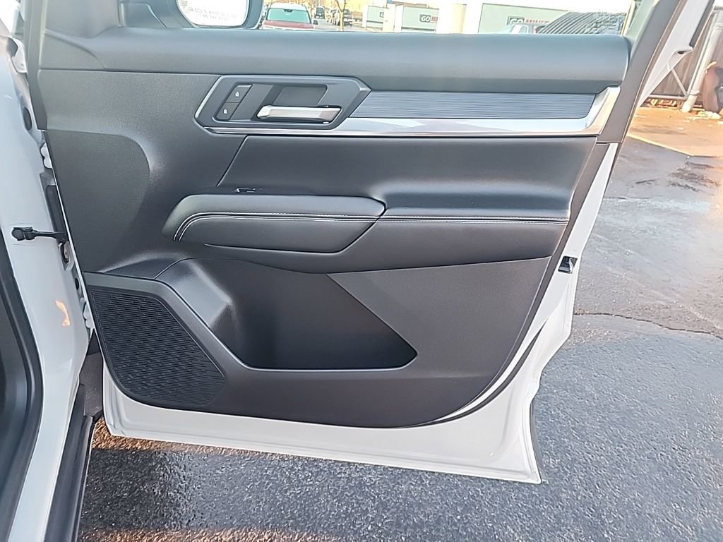 Used 2025 GMC Terrain Elevation image 31