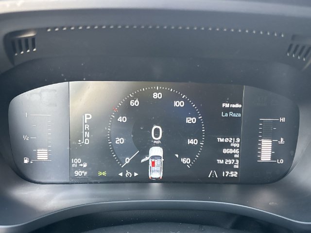 Used 2019 Volvo XC60 T5 Momentum w/ Premium Package AWD/4WD image 23