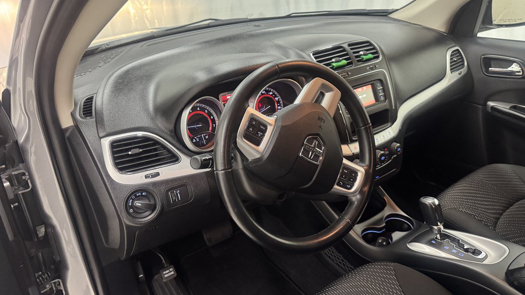 Used 2020 Dodge Journey SE w/ SE Popular Equipment Group FWD image 14