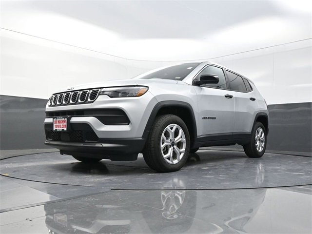 Used 2025 Jeep Compass Sport image 29