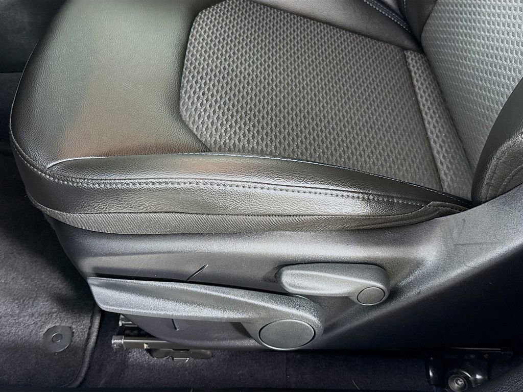 Used 2025 Jeep Compass Latitude w/ Altitude Special Edition image 21