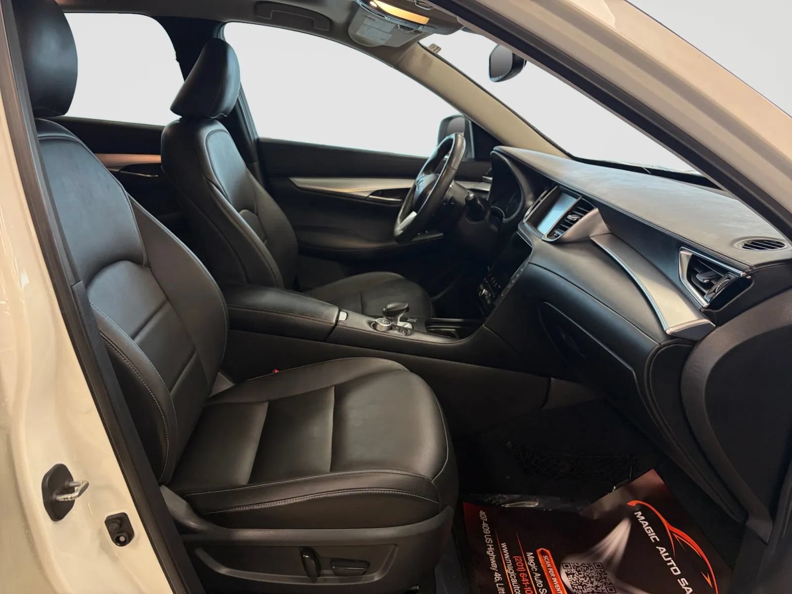Used 2019 INFINITI QX50 Luxe w/ Navigation Package AWD/4WD image 20