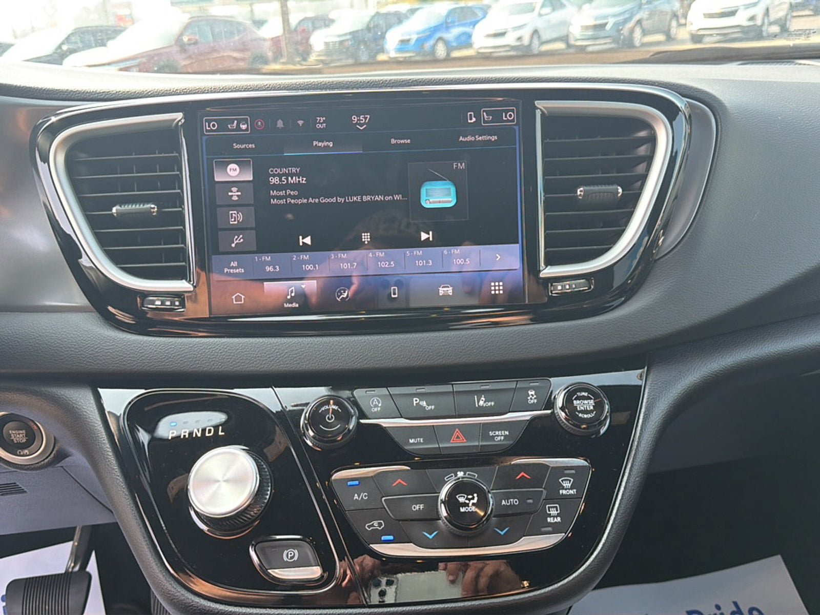 Used 2025 Chrysler Pacifica Select FWD image 11