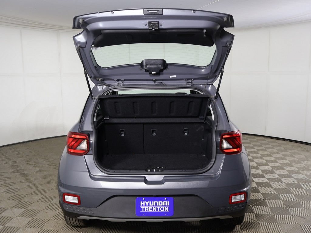 Certified 2024 Hyundai Venue SEL FWD image 14