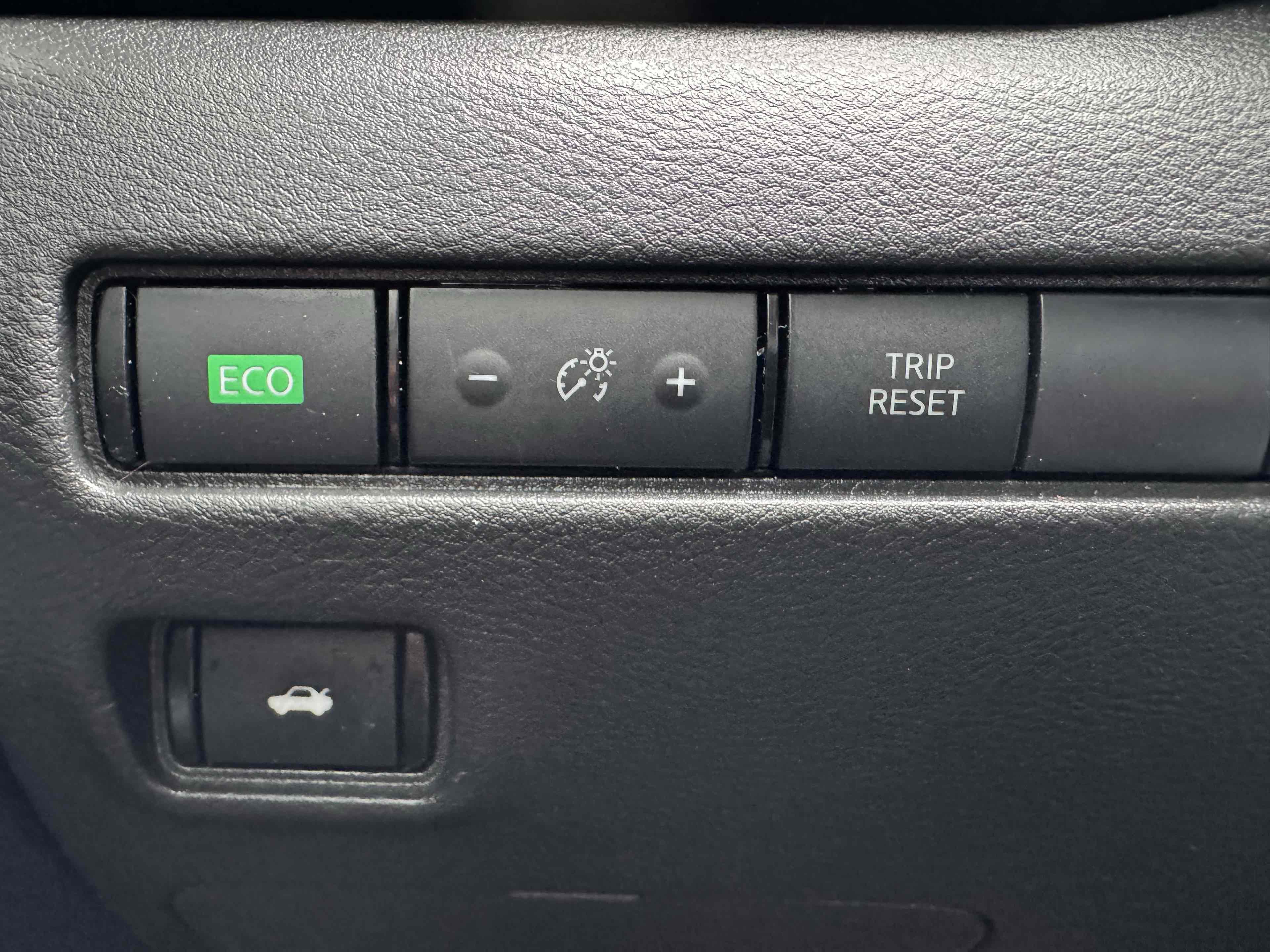 Used 2024 Nissan Sentra SV FWD image 29